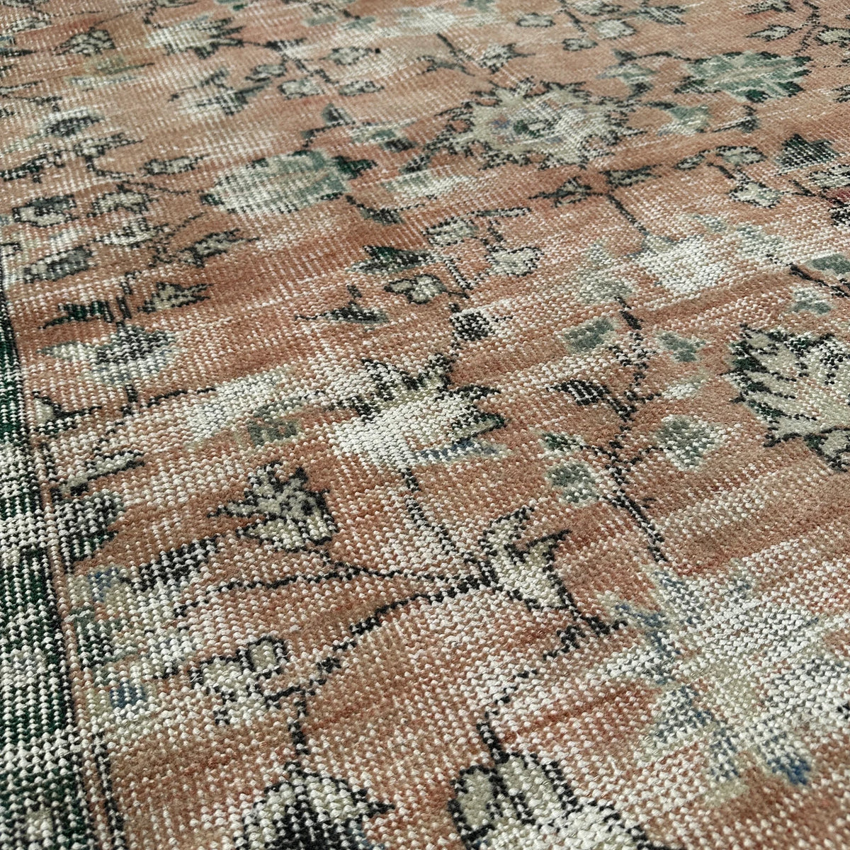 Vintage Turkish Accent Area rug 4.6 x 9 ft