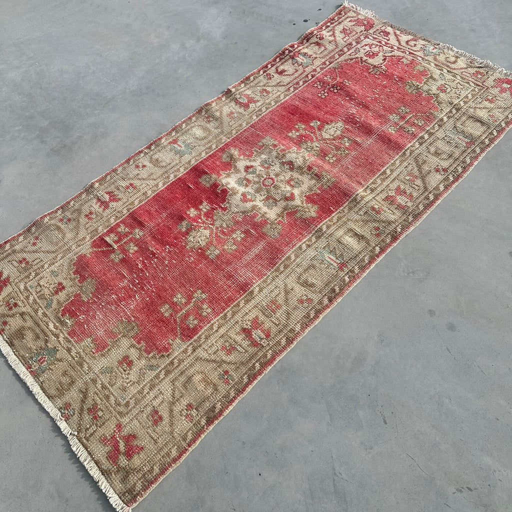 Vintage Turkish Accent Area rug 2.8 x 5.7 ft