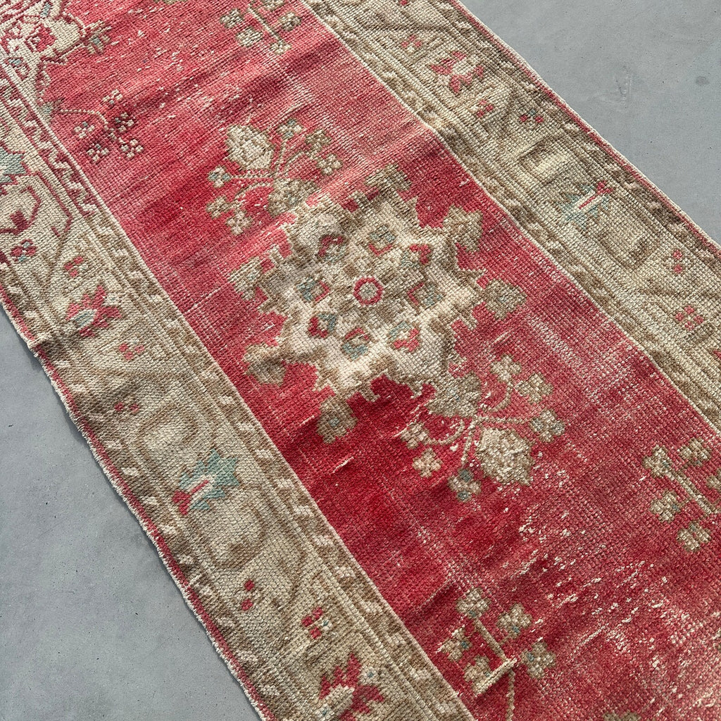 Vintage Turkish Accent Area rug 2.8 x 5.7 ft