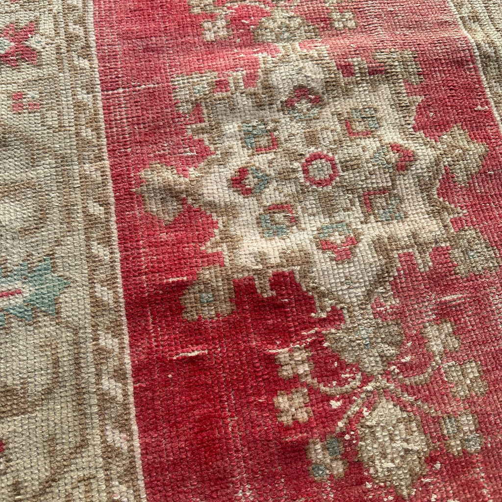 Vintage Turkish Accent Area rug 2.8 x 5.7 ft