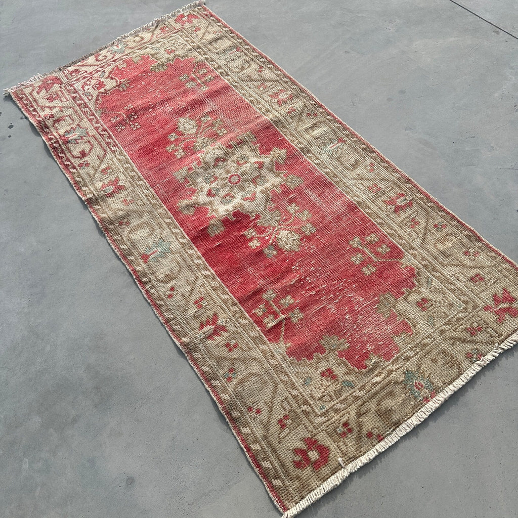 Vintage Turkish Accent Area rug 2.8 x 5.7 ft