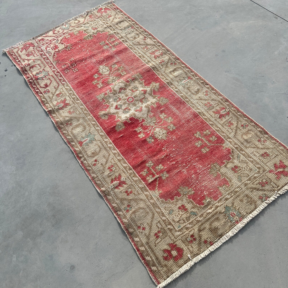 Vintage Turkish Accent Area rug 2.8 x 5.7 ft