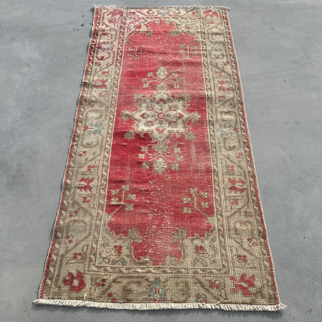 Vintage Turkish Accent Area rug 2.8 x 5.7 ft