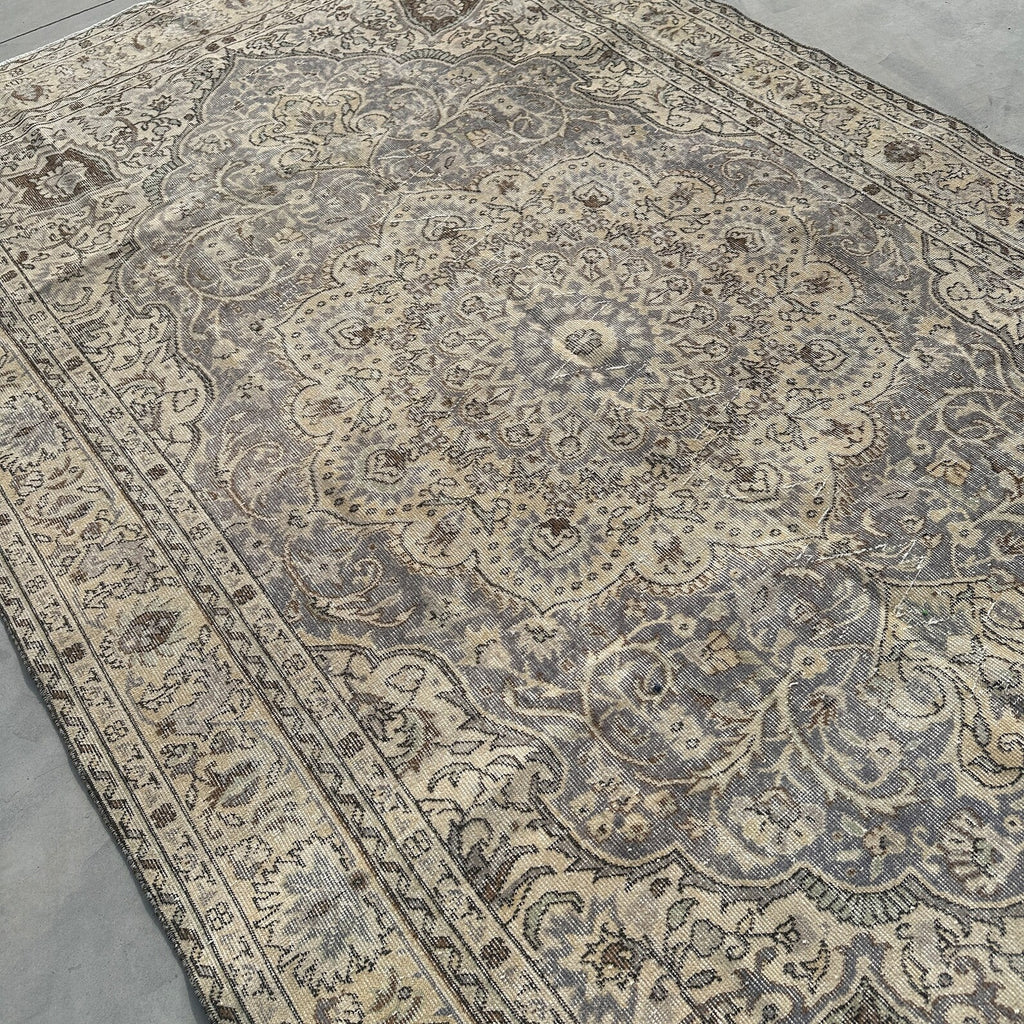 XL Vintage Turkish Accent Area Rug 6.8 x 10.6 ft