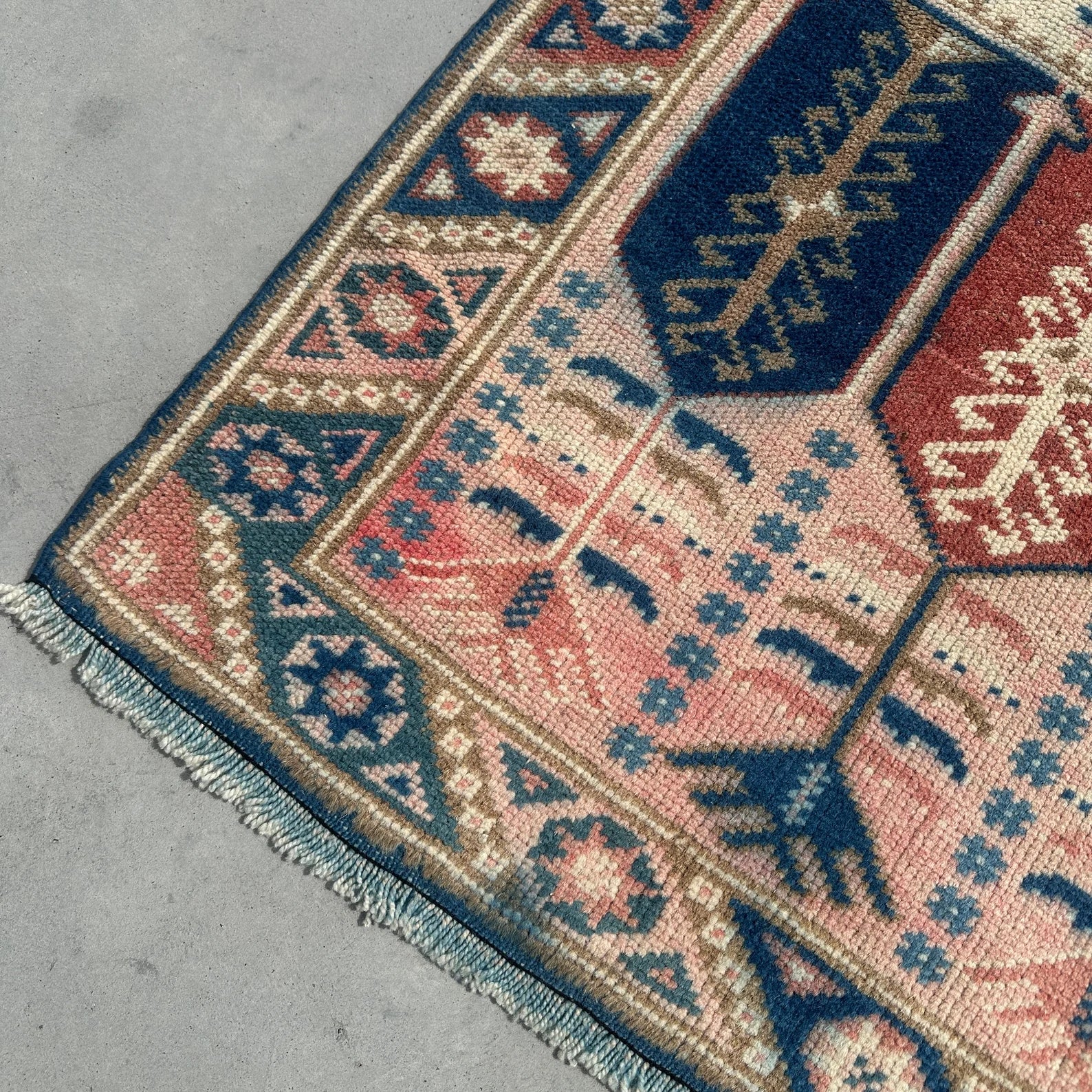 Vintage Turkish Accent Area rug 2.4 x 4.2 ft
