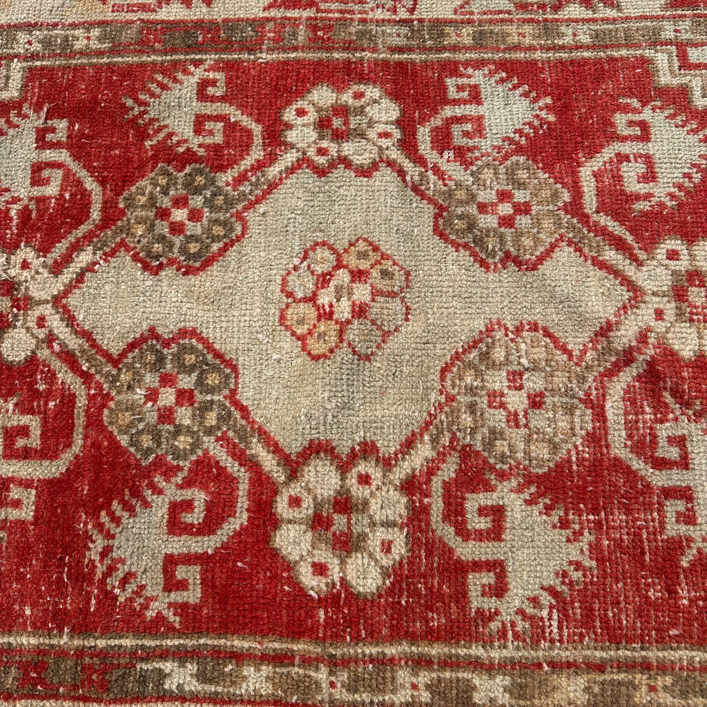 Vintage Turkish Accent Area rug 2.6 x 5.1 ft