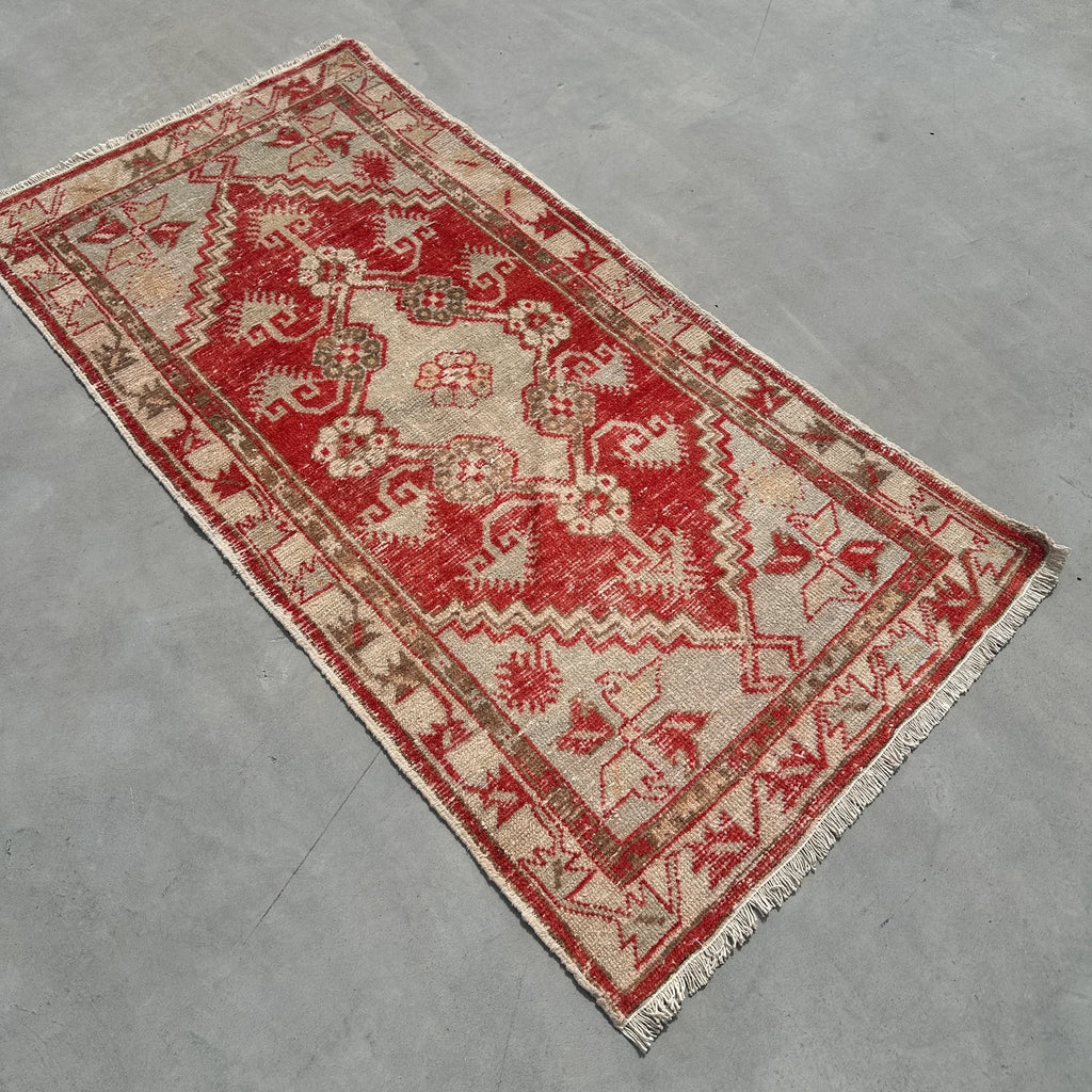 Vintage Turkish Accent Area rug 2.6 x 5.1 ft