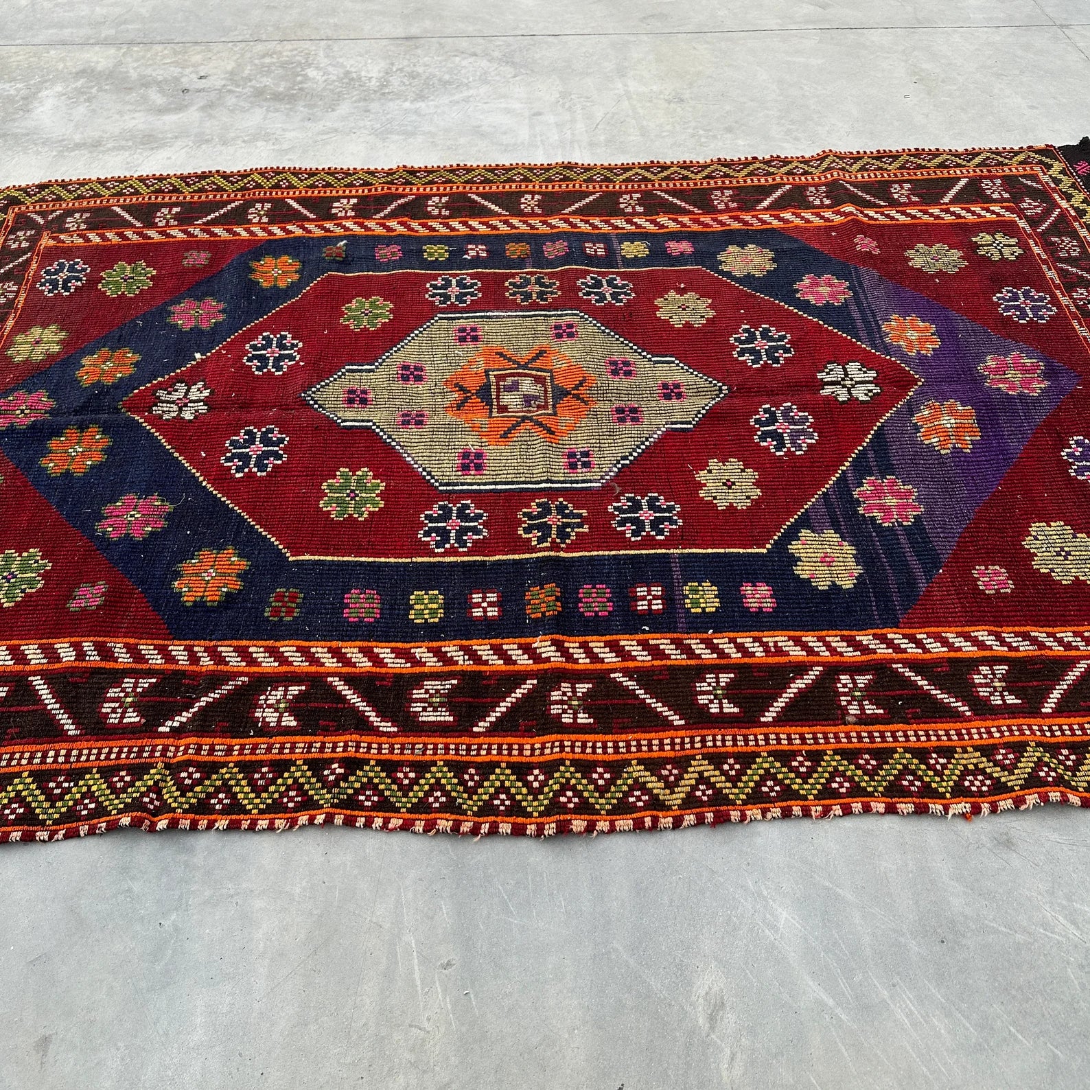 Vintage Turkish Accent Area rug 5.6 x 8.8 ft