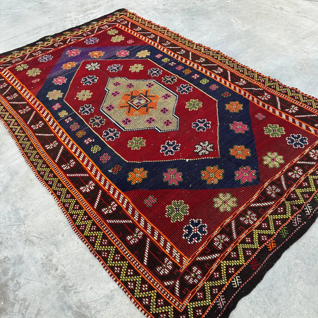 Vintage Turkish Accent Area rug 5.6 x 8.8 ft