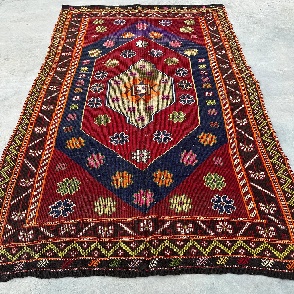Vintage Turkish Accent Area rug 5.6 x 8.8 ft