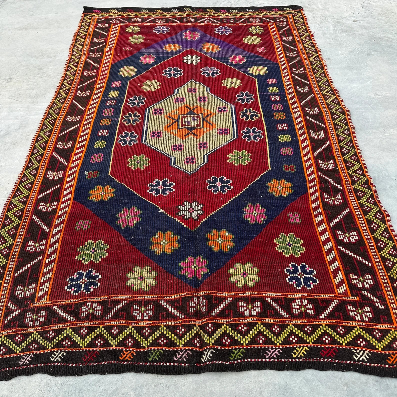 Vintage Turkish Accent Area rug 5.6 x 8.8 ft