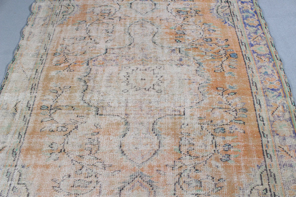 XL Vintage Turkish Accent Area Rug 5.7 x 8.8 ft