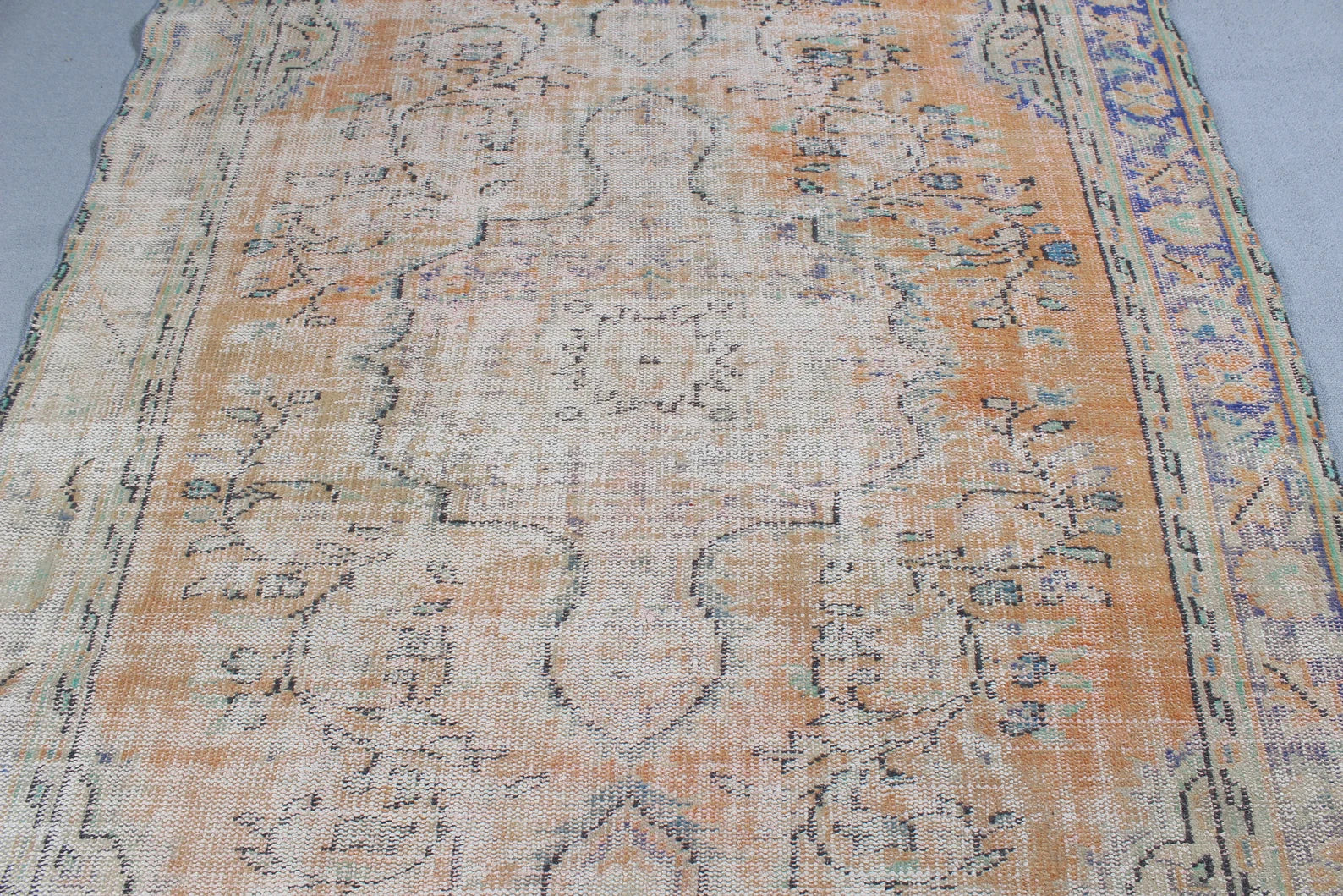 XL Vintage Turkish Accent Area Rug 5.7 x 8.8 ft