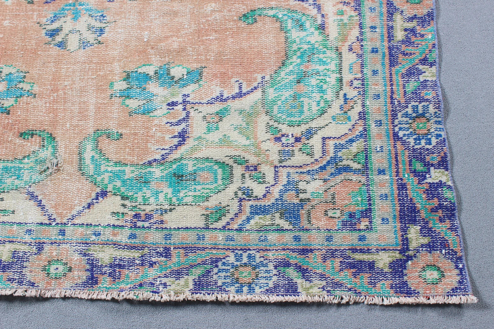 Vintage Turkish Accent Area rug 5.5 x 9.1 ft