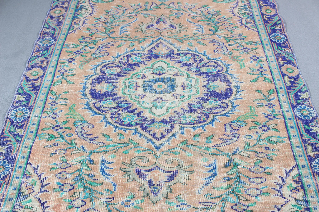 Vintage Turkish Accent Area rug 5.5 x 9.1 ft