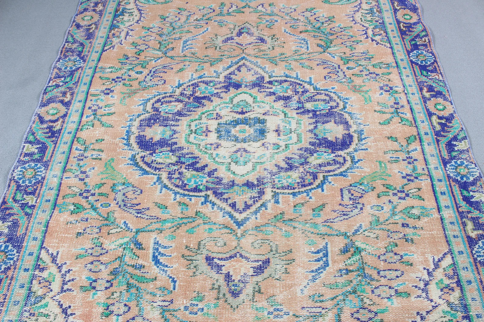 Vintage Turkish Accent Area rug 5.5 x 9.1 ft