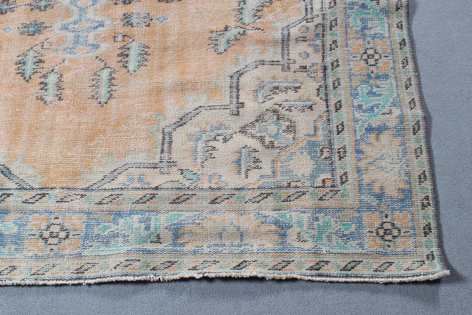 XL Vintage Turkish Accent Area rug 6.5 x 9.7 ft