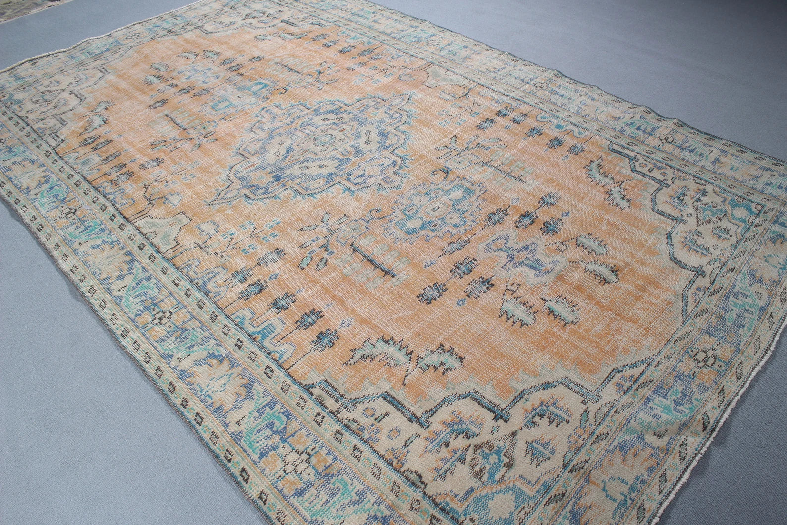XL Vintage Turkish Accent Area rug 6.5 x 9.7 ft