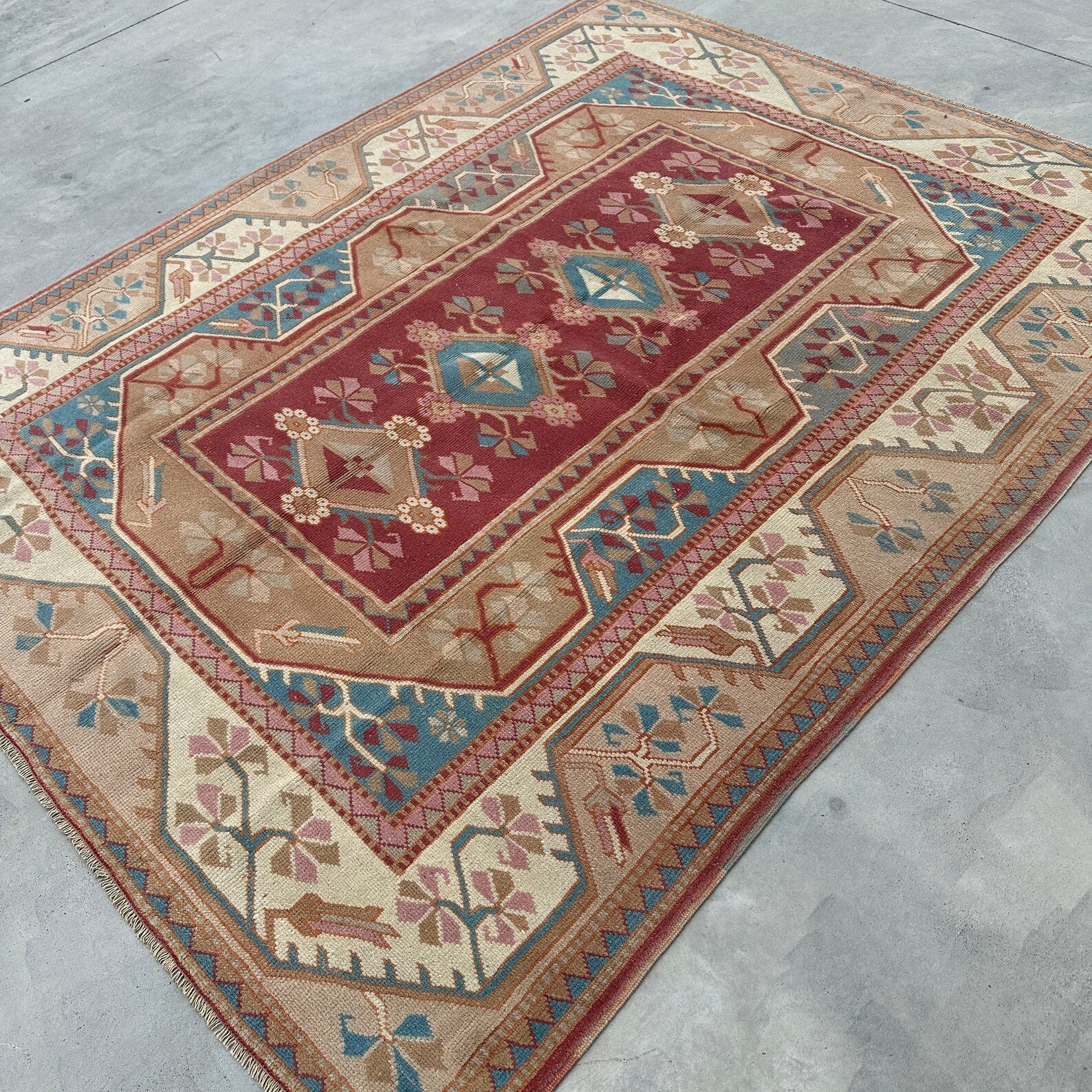 XL Vintage Turkish Accent Area rug 5.8 x 7.3 ft