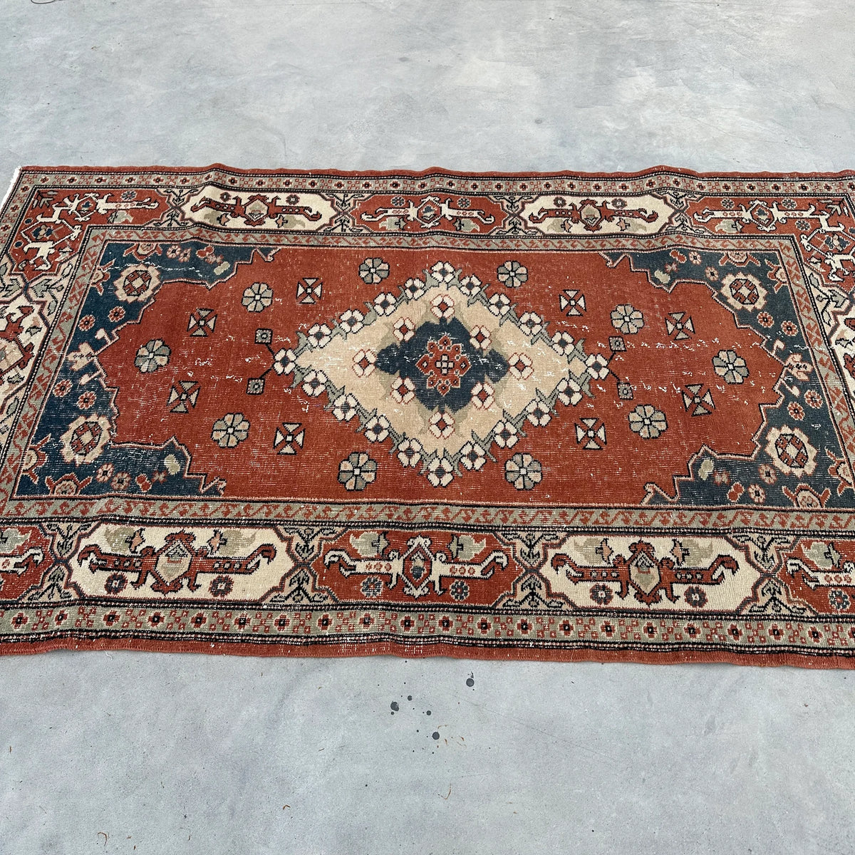 Vintage Turkish Accent Area rug 3.9 x 6.4 ft