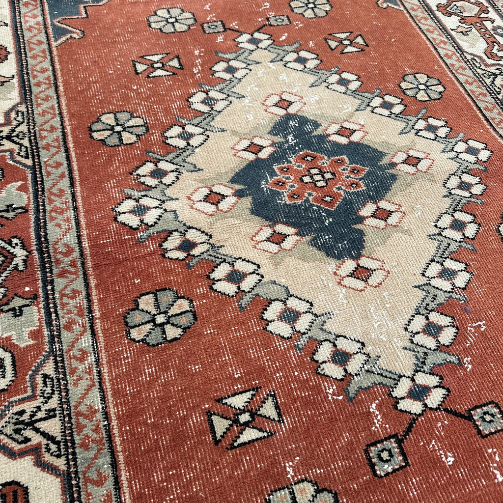 Vintage Turkish Accent Area rug 3.9 x 6.4 ft