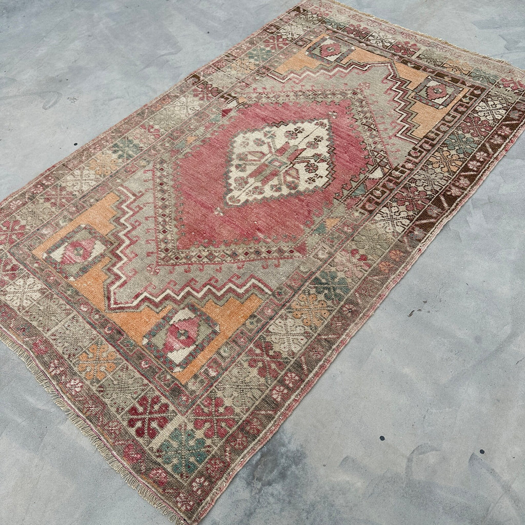 Vintage Turkish Accent Area rug 3.8 x 6.1 ft