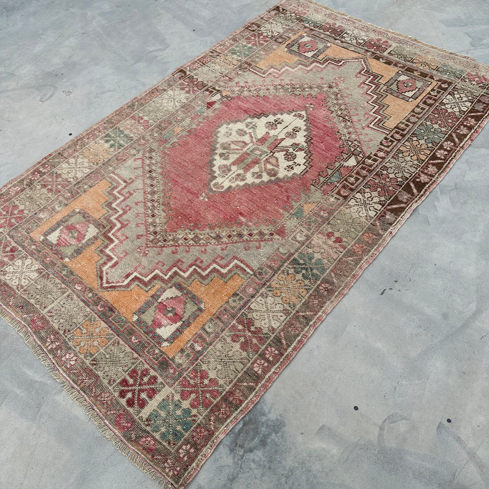 Vintage Turkish Accent Area rug 3.8 x 6.1 ft