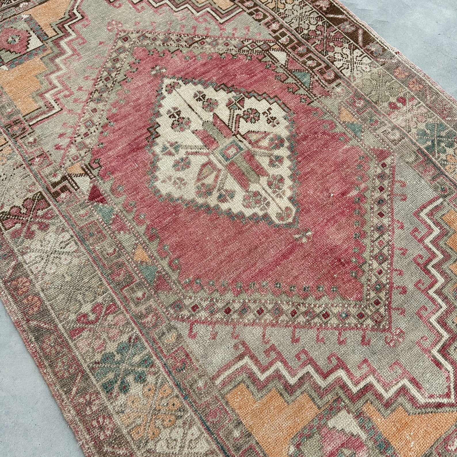 Vintage Turkish Accent Area rug 3.8 x 6.1 ft