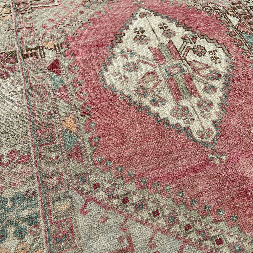 Vintage Turkish Accent Area rug 3.8 x 6.1 ft
