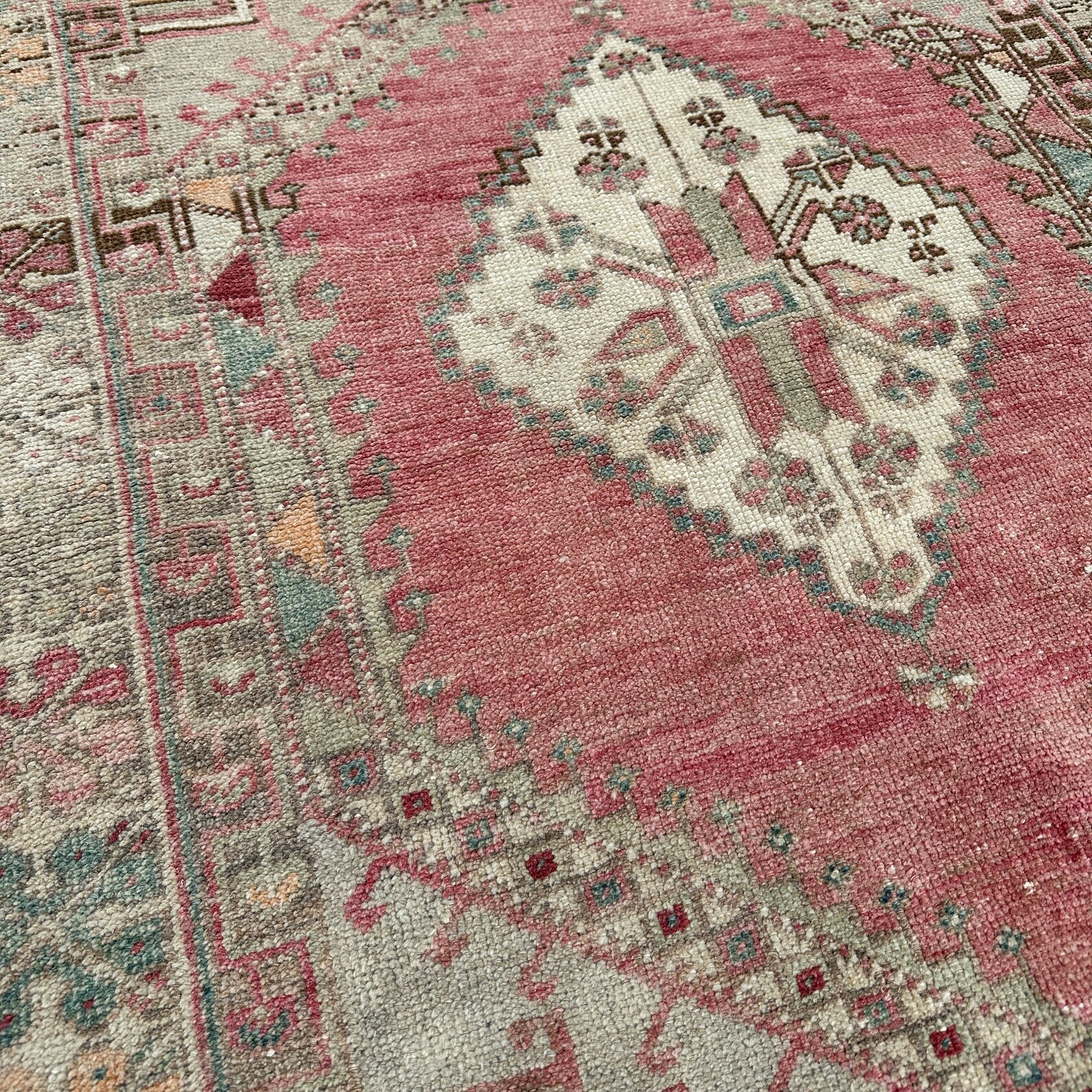 Vintage Turkish Accent Area rug 3.8 x 6.1 ft