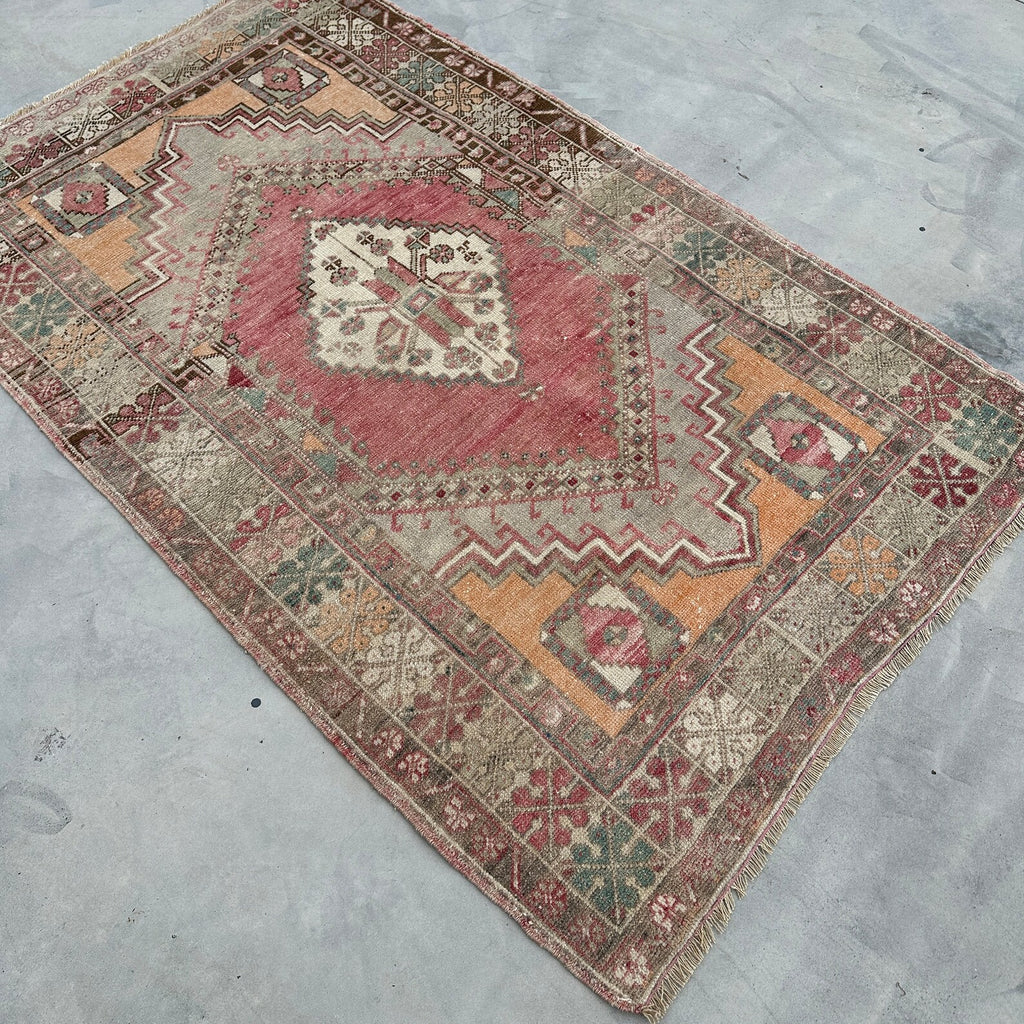 Vintage Turkish Accent Area rug 3.8 x 6.1 ft