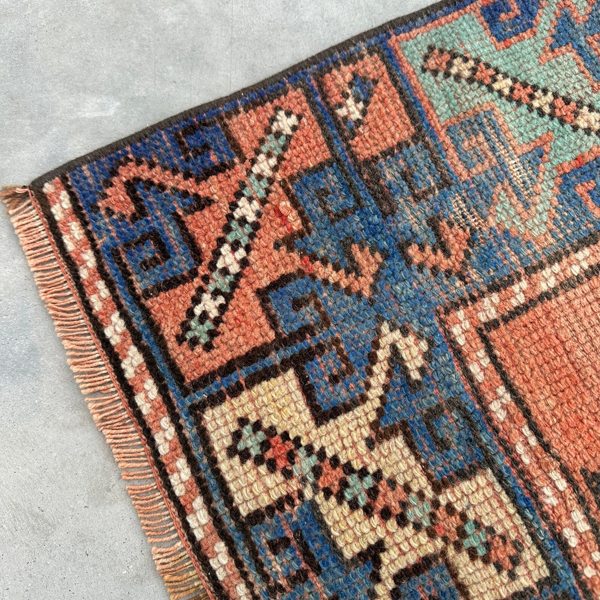 Vintage Turkish Accent Area rug 3.6 x 5.5 ft
