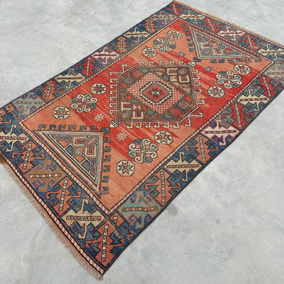 Vintage Turkish Accent Area rug 3.6 x 5.5 ft