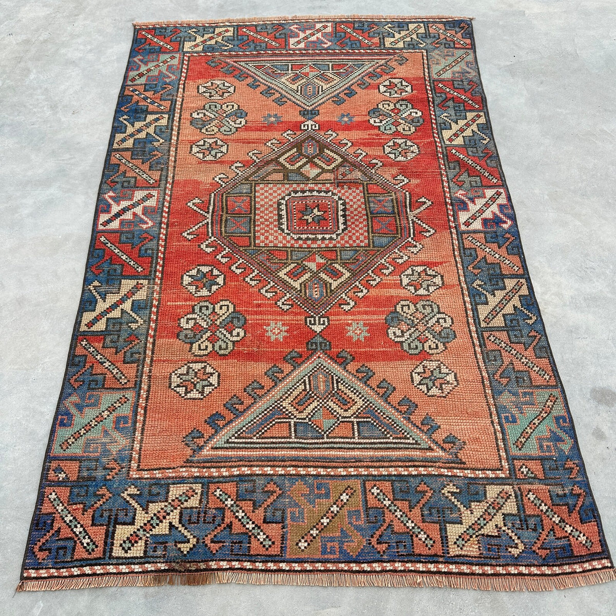 Vintage Turkish Accent Area rug 3.6 x 5.5 ft