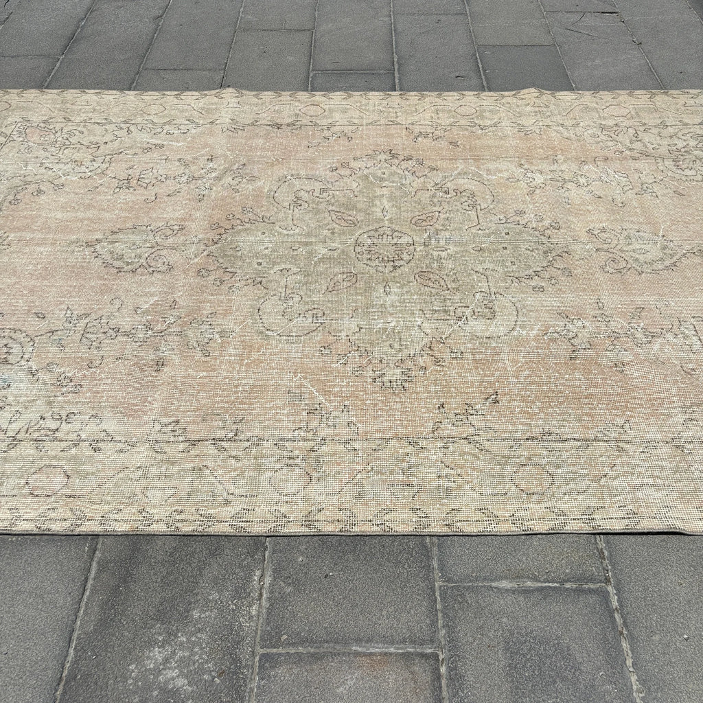 XL Vintage Turkish Accent Area rug 5.4 x 9.2 ft