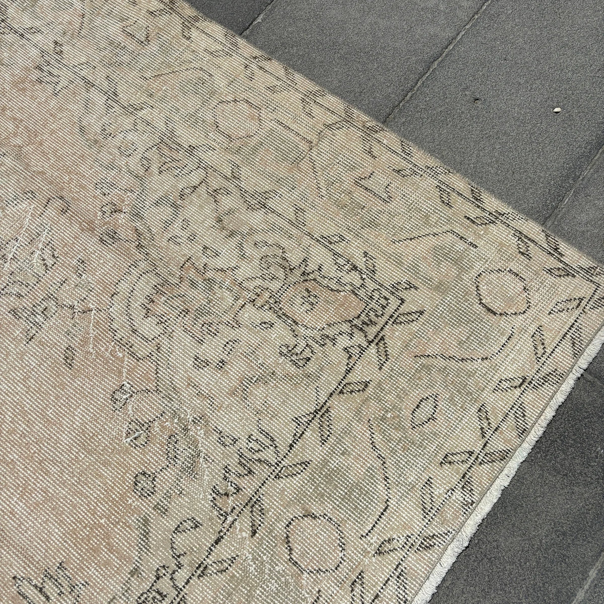 XL Vintage Turkish Accent Area rug 5.4 x 9.2 ft
