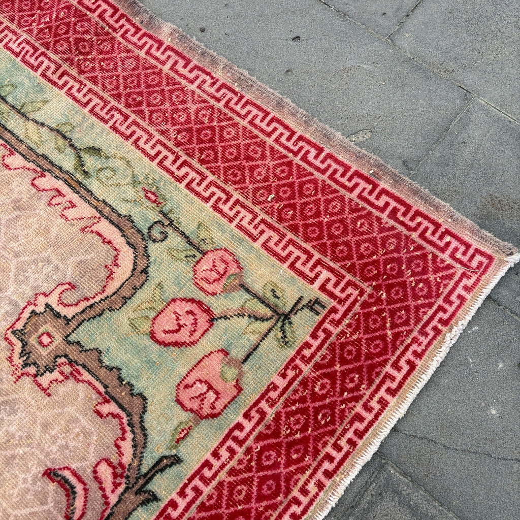 XL Vintage Turkish Accent Area Rug 5.9 x 9.7 ft