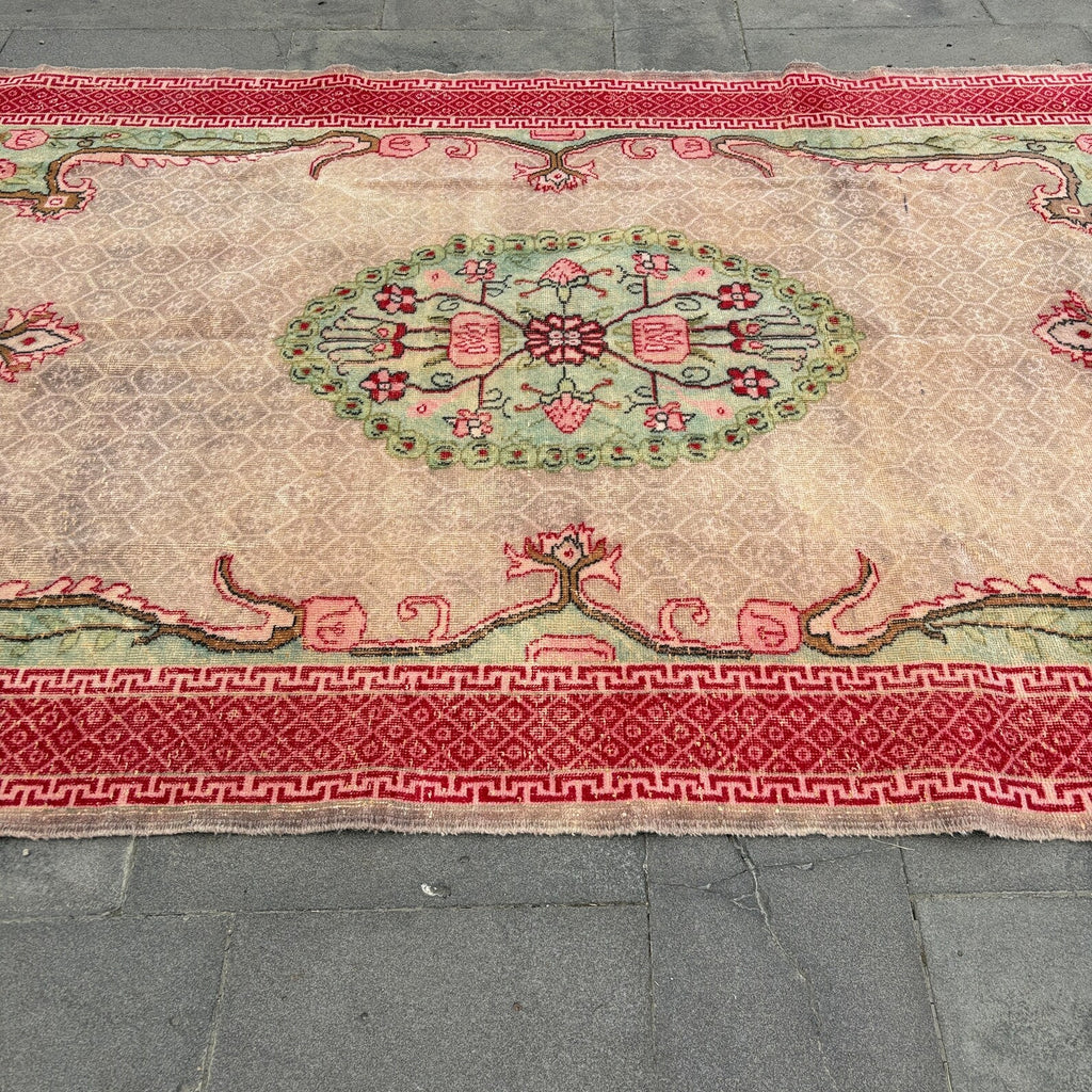 XL Vintage Turkish Accent Area Rug 5.9 x 9.7 ft