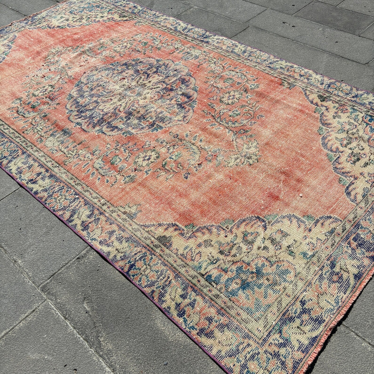 XL Vintage Turkish Accent Area rug 5.4 x 9.3 ft