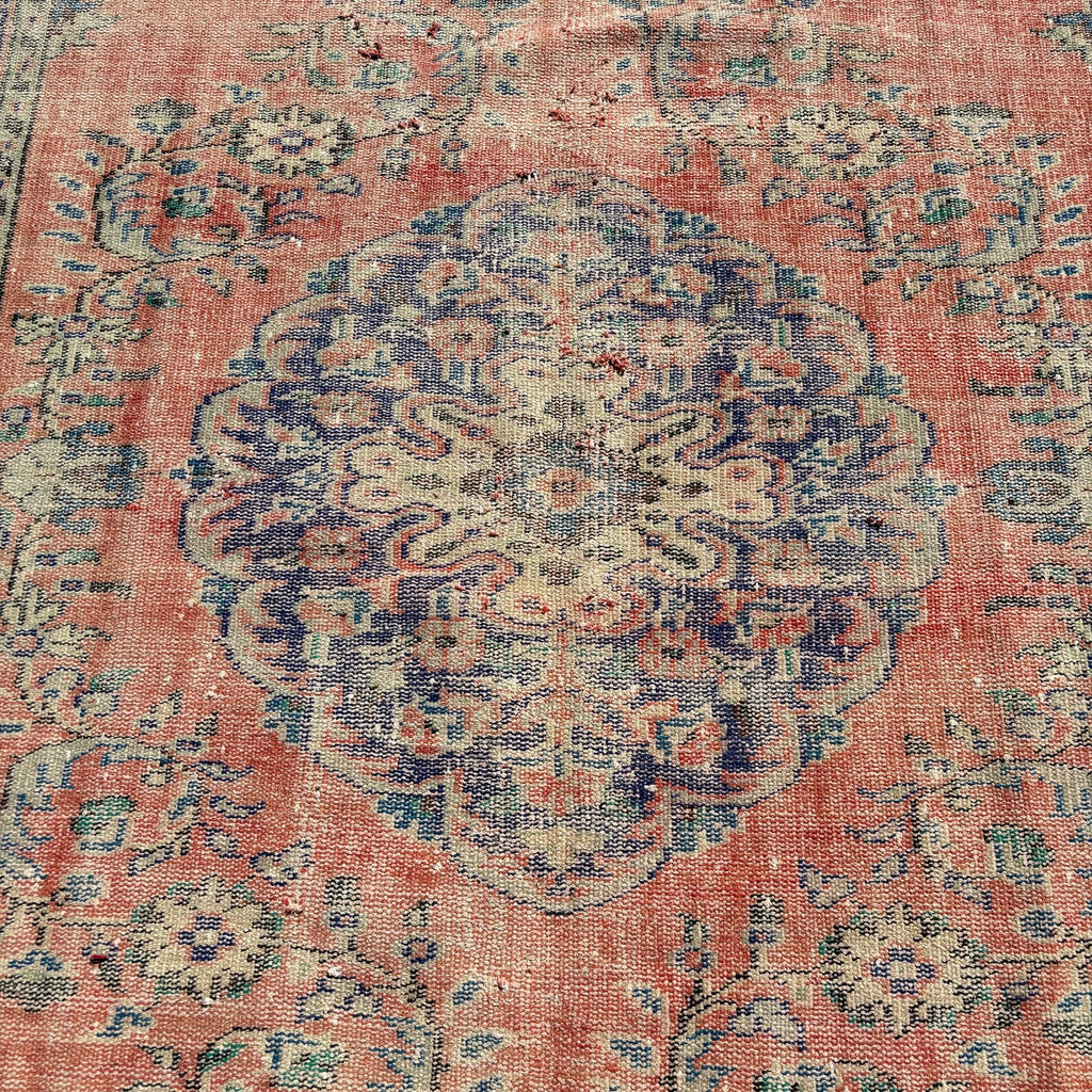 XL Vintage Turkish Accent Area rug 5.4 x 9.3 ft