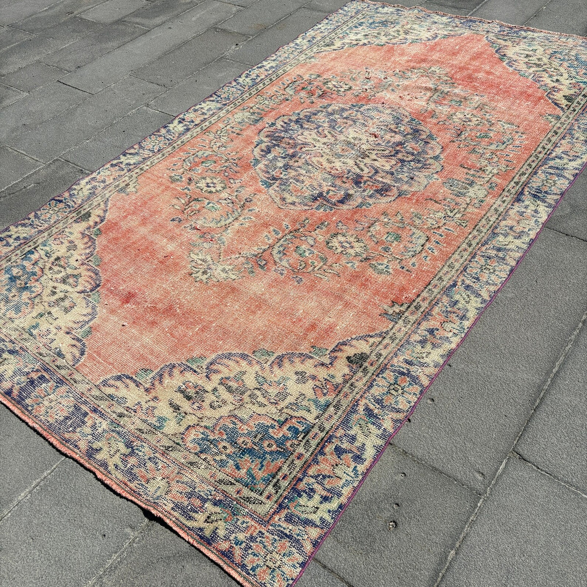 XL Vintage Turkish Accent Area rug 5.4 x 9.3 ft