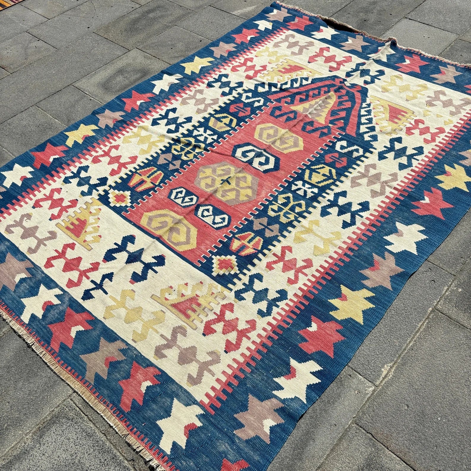 Vintage Turkish Accent Area rug 4.8 x 6.5 ft