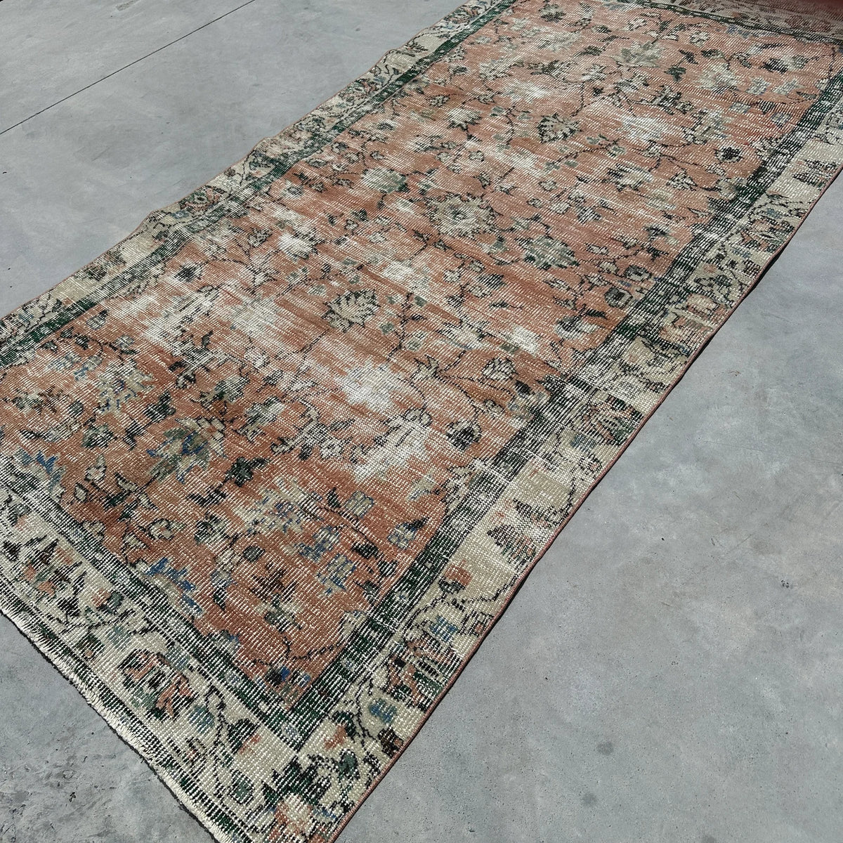 Vintage Turkish Accent Area rug 4.6 x 9 ft