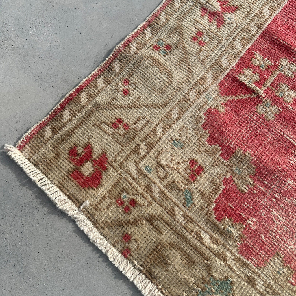 Vintage Turkish Accent Area rug 2.8 x 5.7 ft