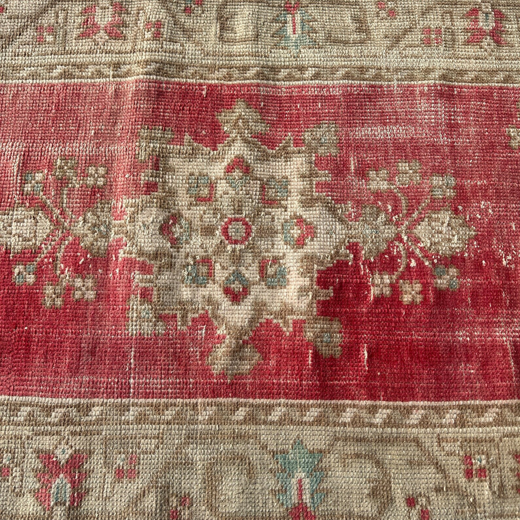 Vintage Turkish Accent Area rug 2.8 x 5.7 ft
