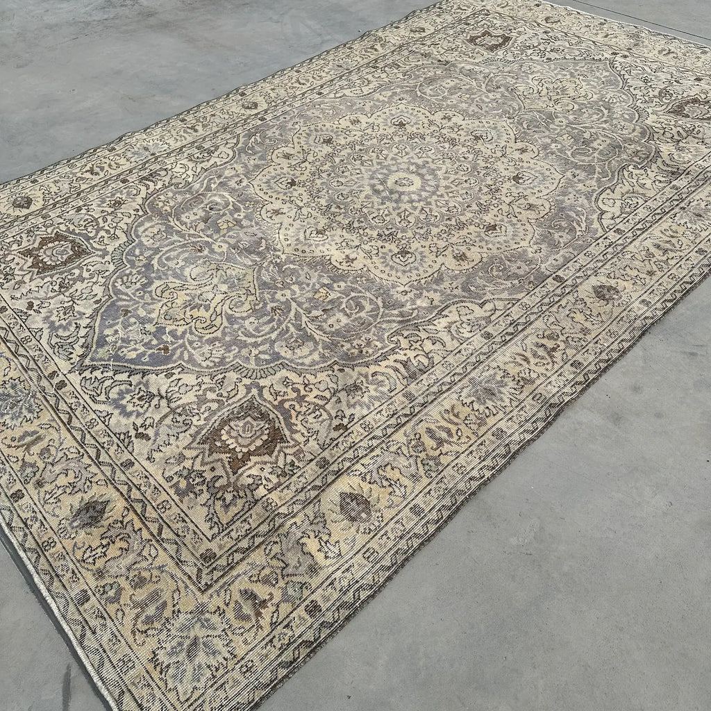 XL Vintage Turkish Accent Area Rug 6.8 x 10.6 ft