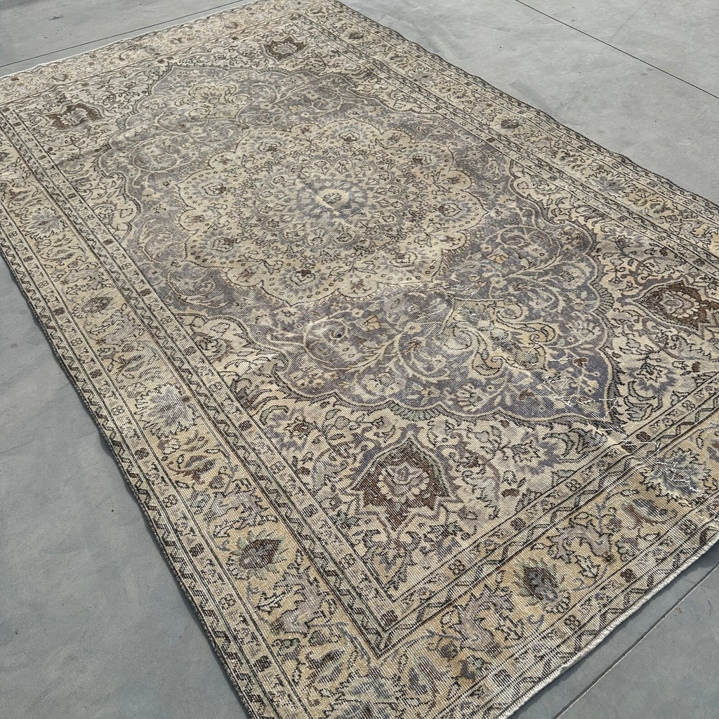 XL Vintage Turkish Accent Area Rug 6.8 x 10.6 ft