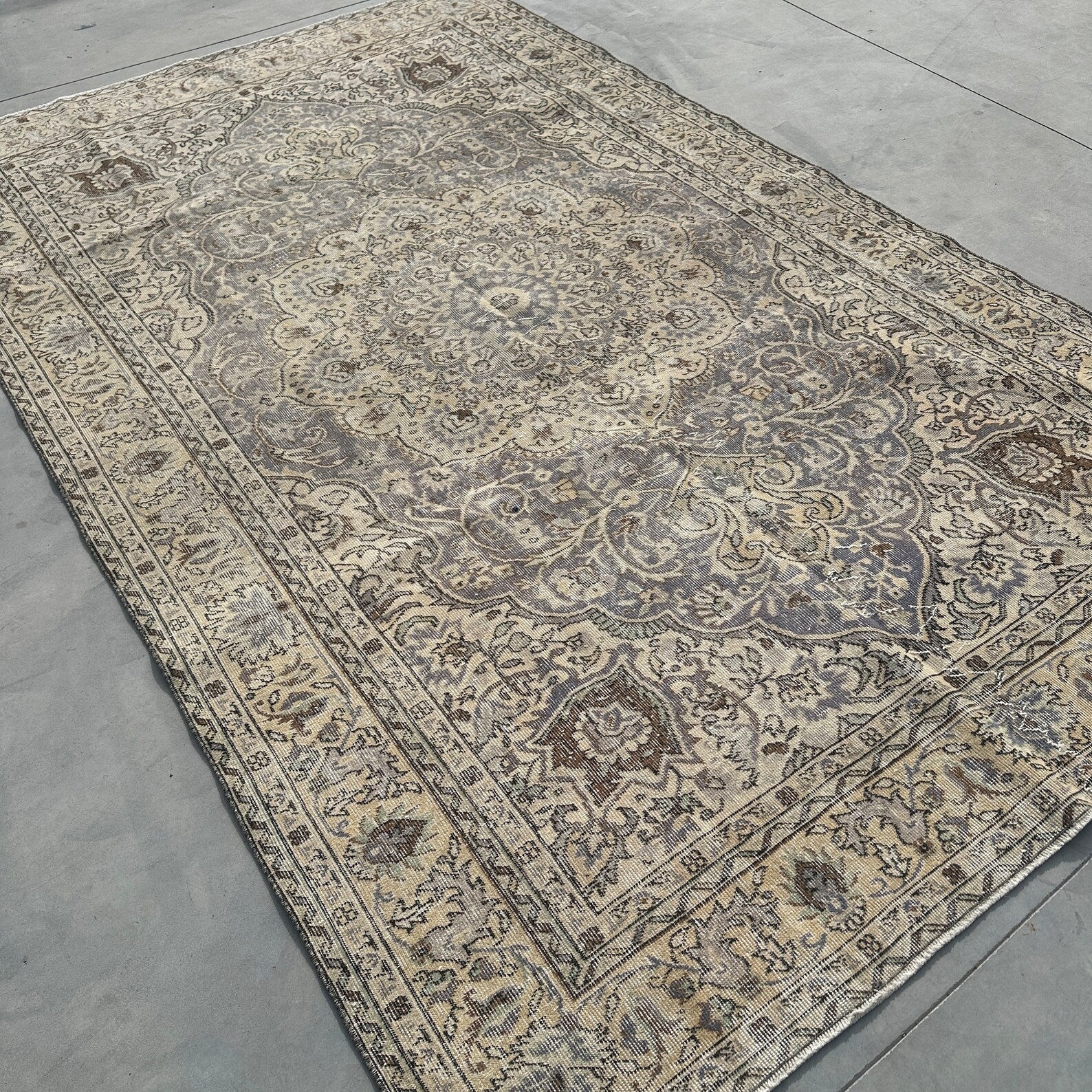 XL Vintage Turkish Accent Area Rug 6.8 x 10.6 ft