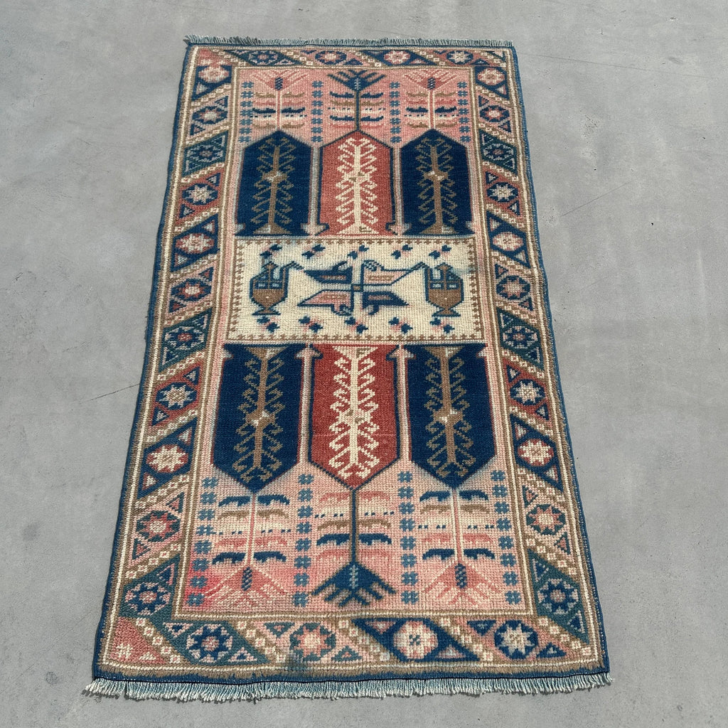 Vintage Turkish Accent Area rug 2.4 x 4.2 ft