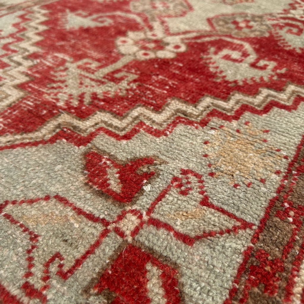Vintage Turkish Accent Area rug 2.6 x 5.1 ft